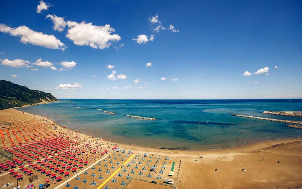 Casa Del Faro - Baia Flaminia Apartment Pesaro Luaran gambar